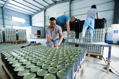 天坡現(xiàn)代農(nóng)業(yè)帶動(dòng)貧困戶脫貧致富